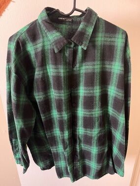 SHEIN Black and Green Plaid Button-Down Shirt